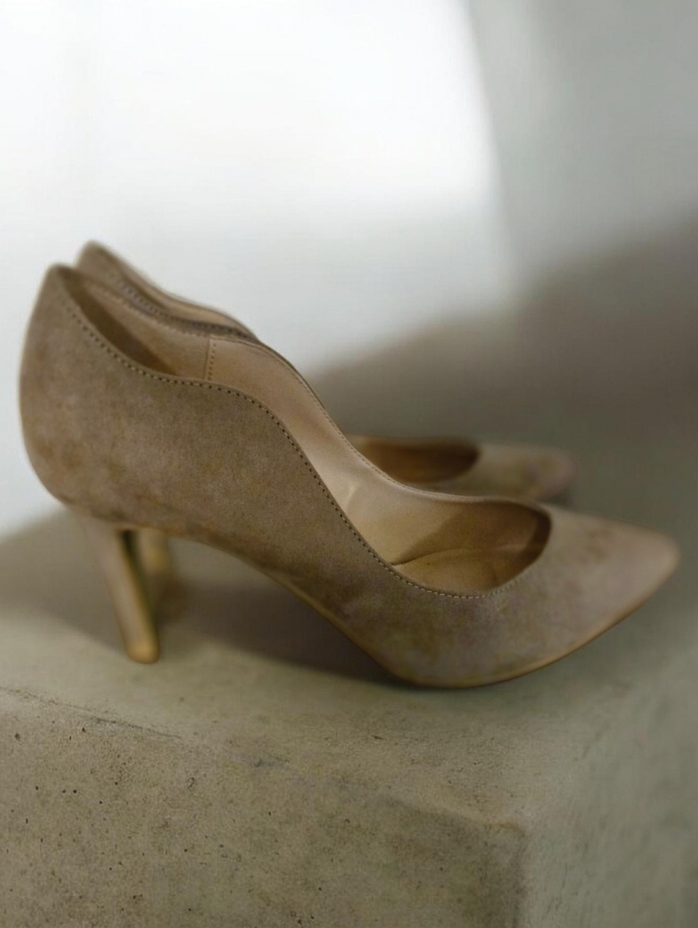 Kelly & Katie Taupe Pointed-Toe Suede Pumps 2 " Heels Like New 8 - Picture 8 of 15